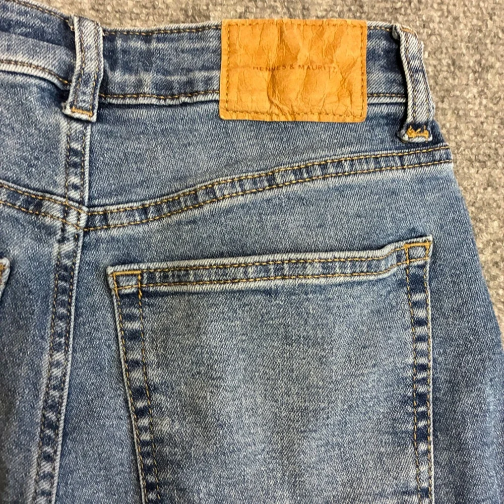 H&M Denim Shorts Womens 4 Blue‎ High Waist Raw Hem Cuffed Cutoff1